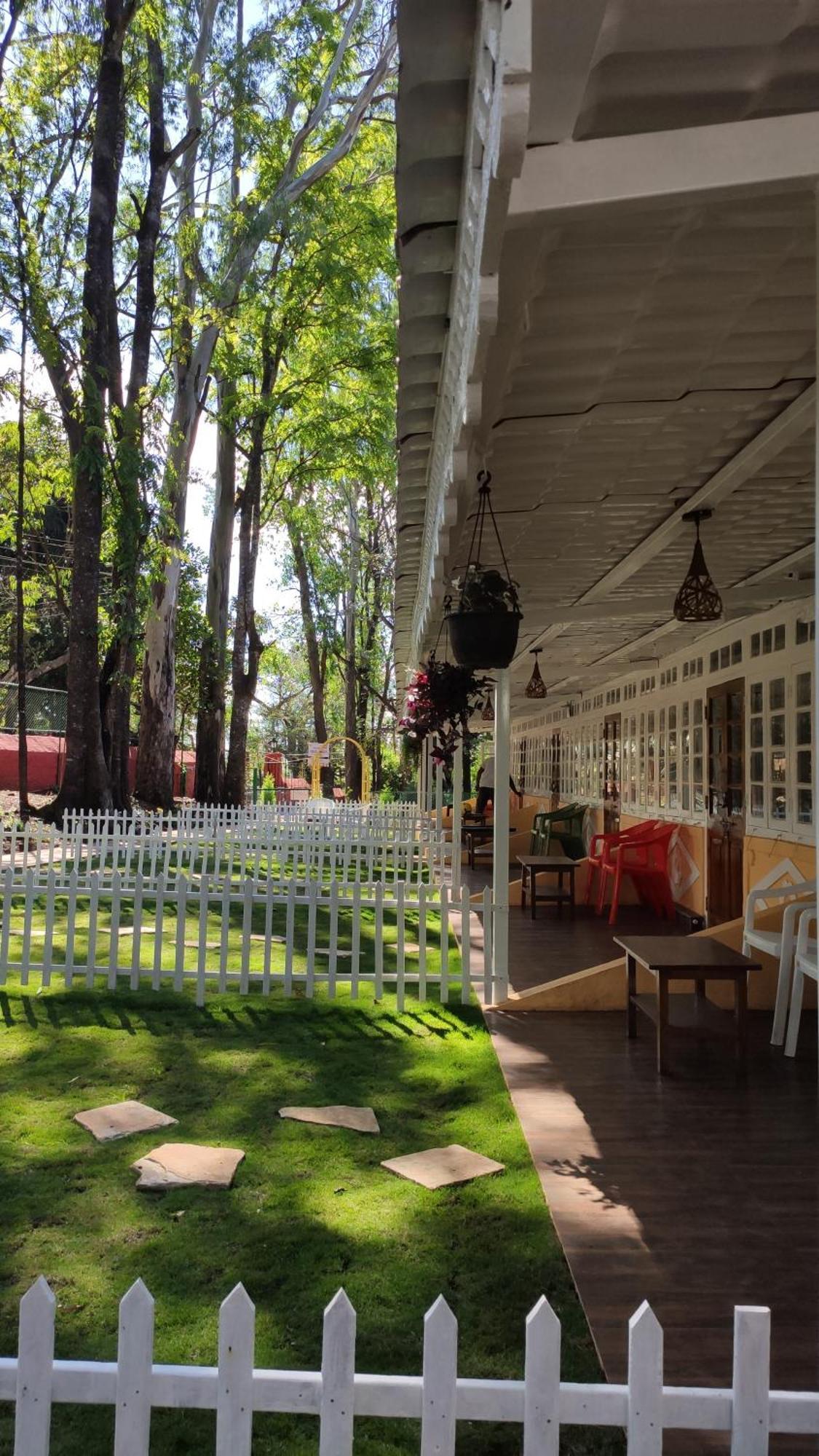 Citadel Resort Panchgani Buitenkant foto